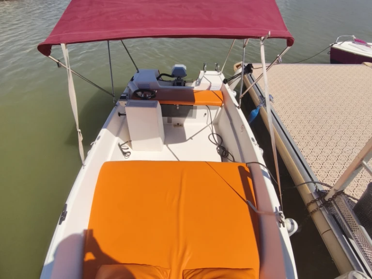 Yacht hire Istres cheap Livia 450