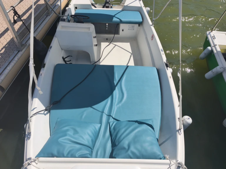 Sans Permis Électrique  charter bareboat or skippered in  Istres