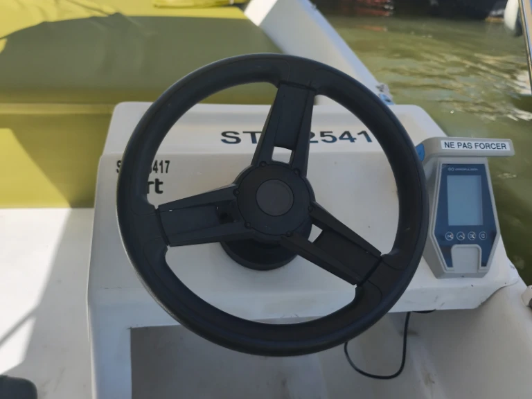 Hire Motorboat with or without skipper Sans Permis Istres
