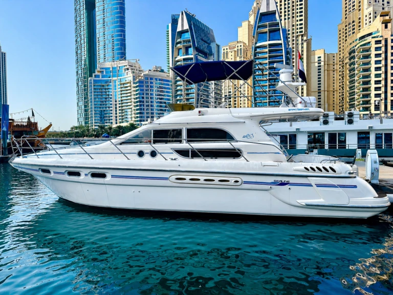 Charter a Custom 34 MY in Dubai Marina on Samboat