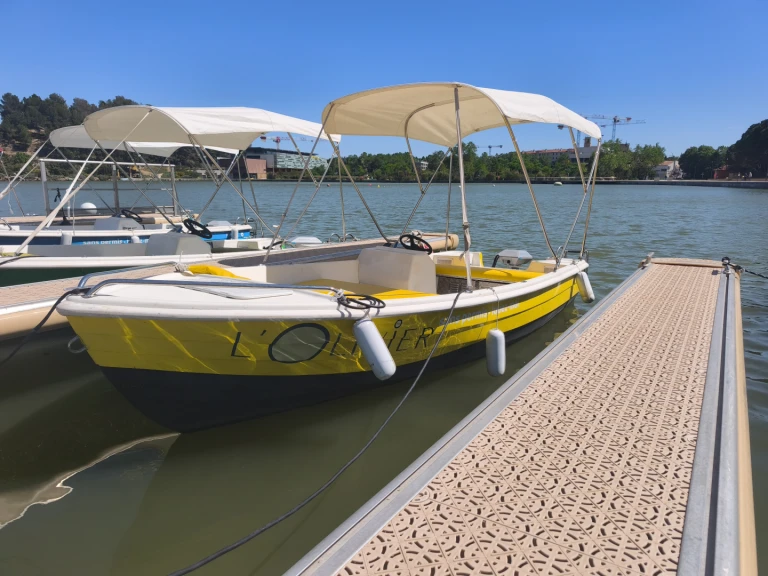 Motorboat to hire Istres at the best price