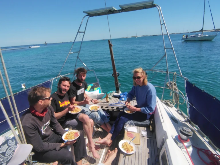Sailboat to hire Loctudy at the best price