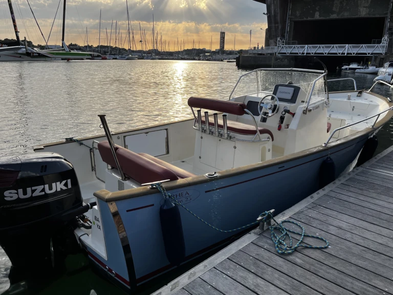 Hire Motorboat Rhea with a boat licence