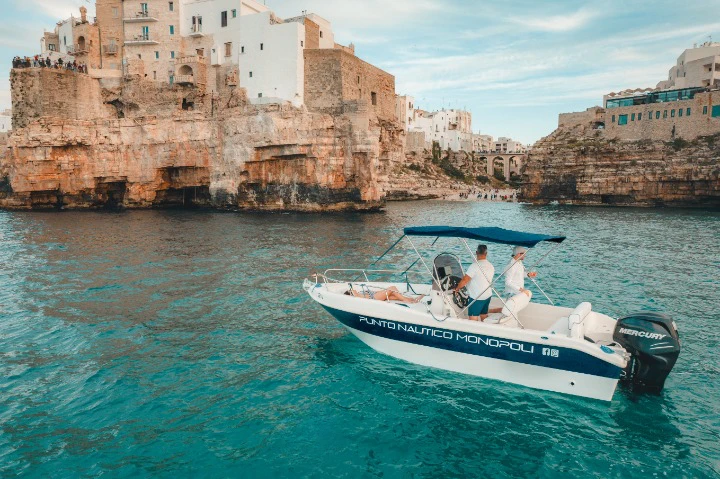 Blu-Blu 670 GT charter bareboat or skippered in  Monopoli