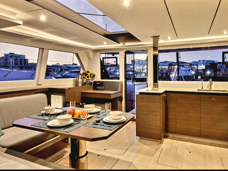 Catamaran hire in Puerto Sotogrande - Leopard Leopard 42