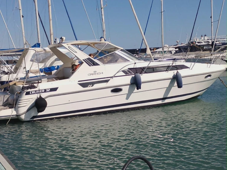 Motorboat to hire Formia at the best price
