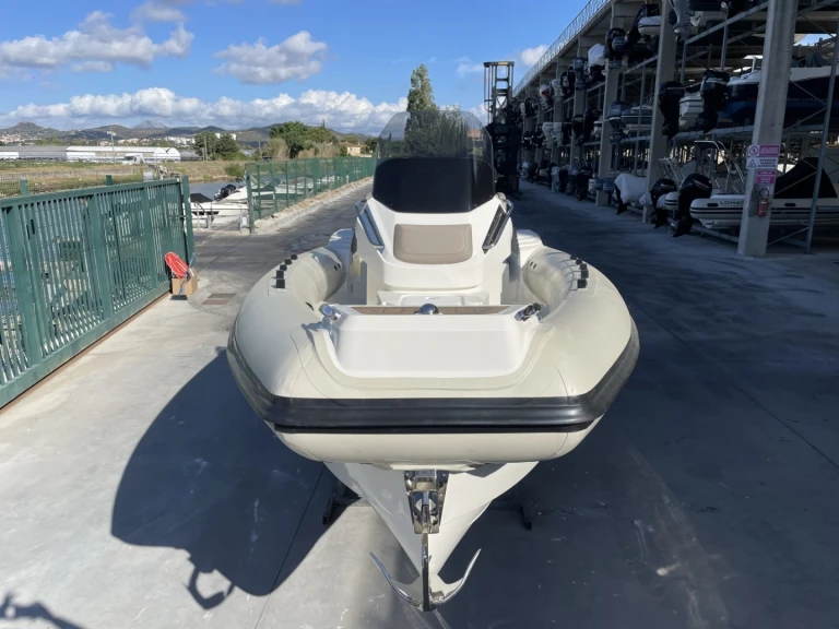 Charter a Lomac 7.0 TURISMO in Hyères on Samboat