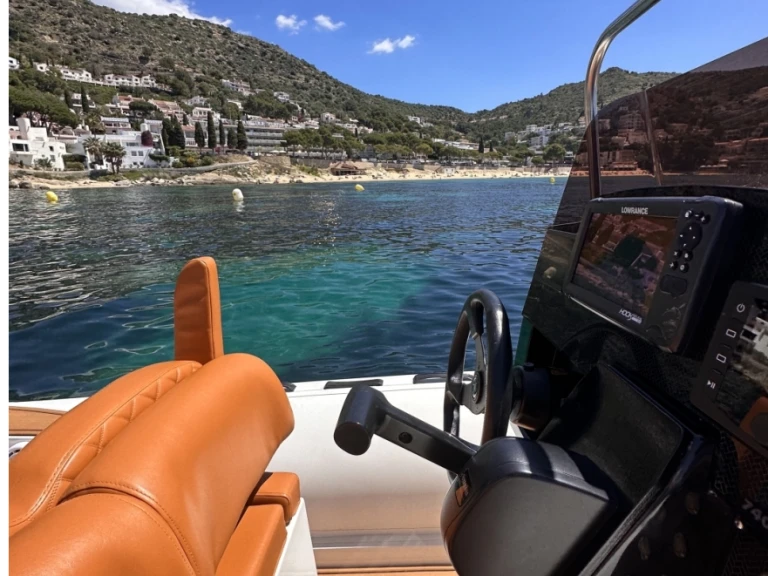 Charter a Tiger PROLINE 740 in Empuriabrava on Samboat