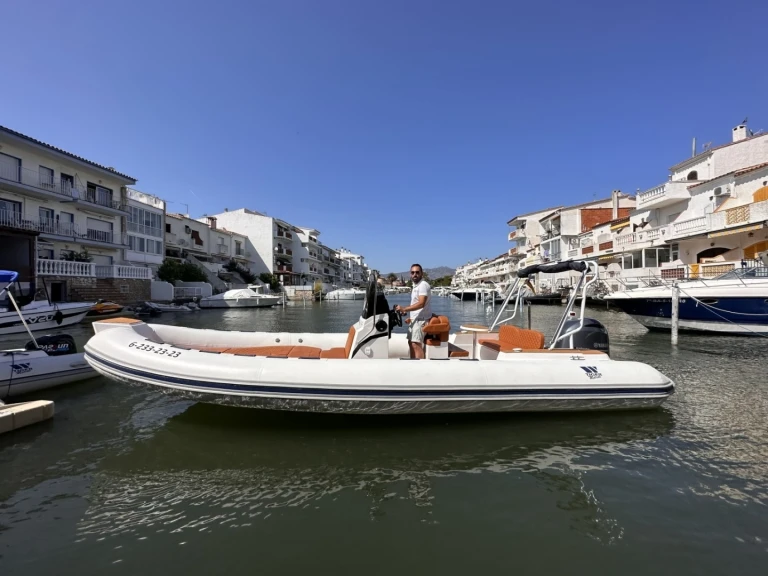 Charter a Tiger PROLINE 740 in Empuriabrava on Samboat