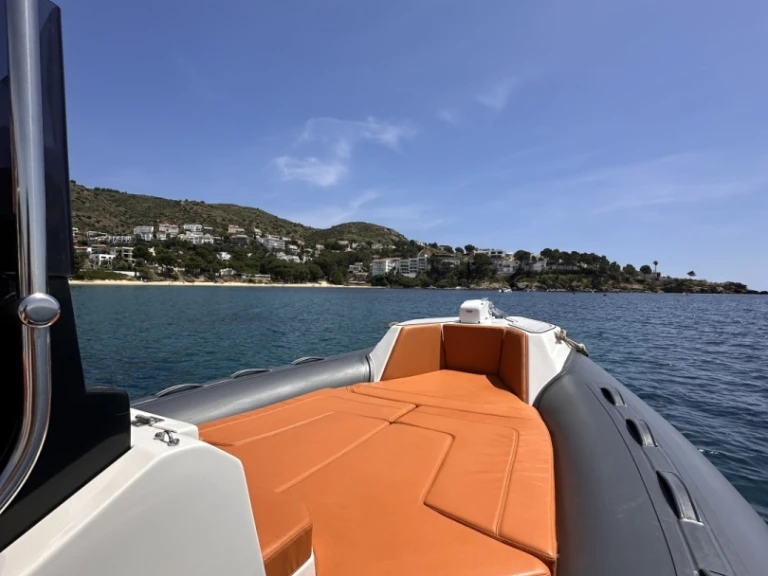 Charter a Tiger 650 Topline in Empuriabrava on Samboat