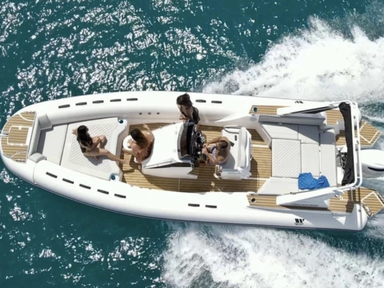 Charter a Tiger 850 TOPLINE in Empuriabrava on Samboat