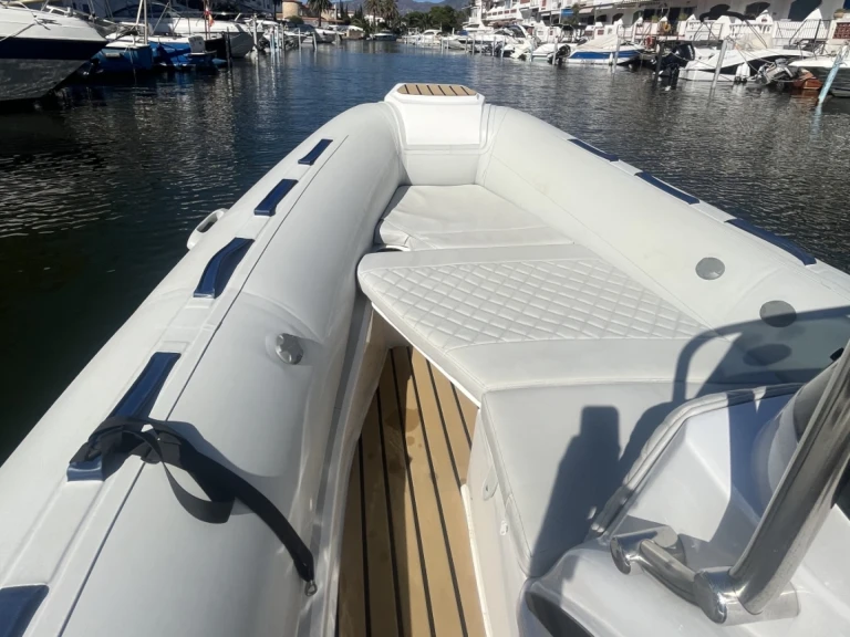 Hire RIB Tiger with a boat licence