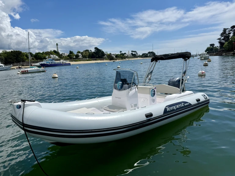 Hire RIB Capelli with a boat licence