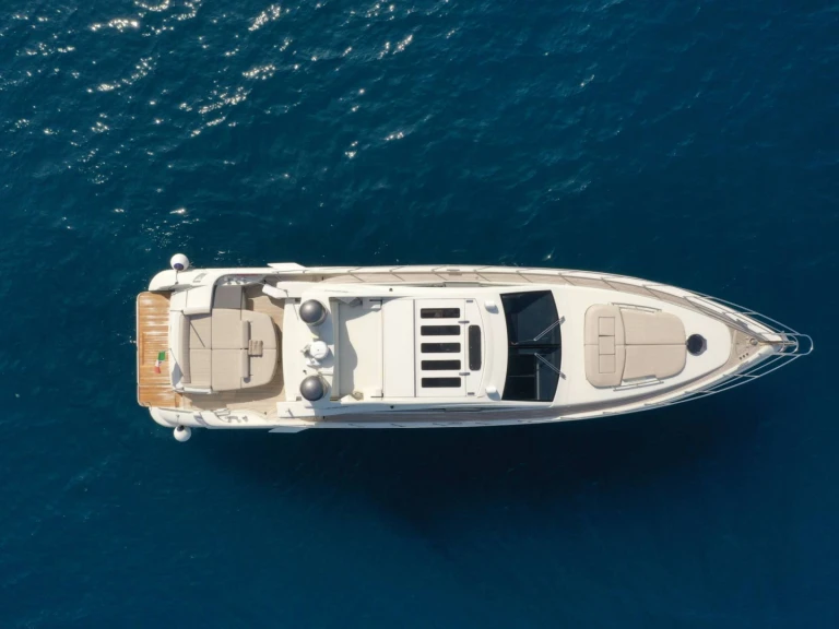 Luxury Yacht to hire Bacoli at the best price
