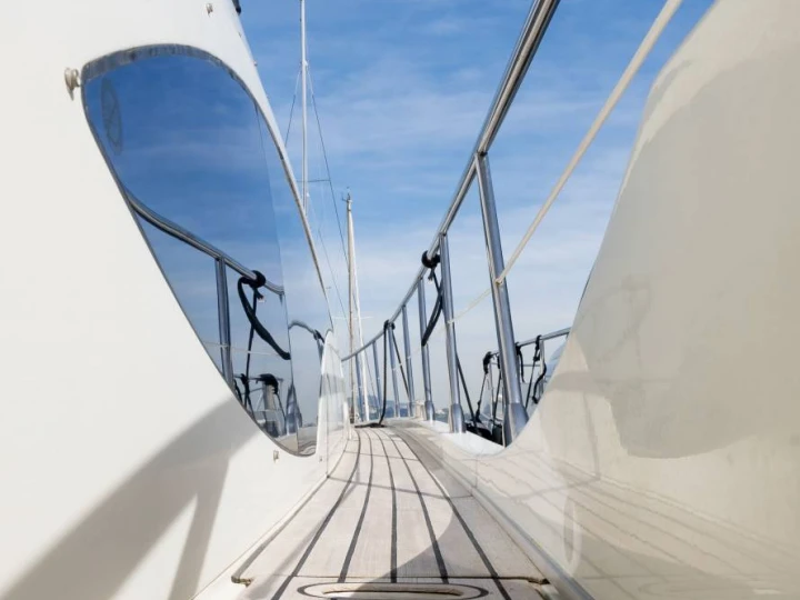 Charter a Azimut 68S in Bacoli on Samboat