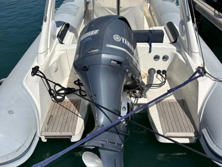Hire a Lomac Lomac 790 IN Marseille