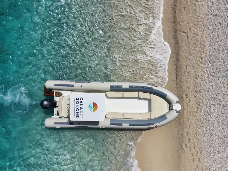 Yacht hire Cala Gonone cheap Tempest 900