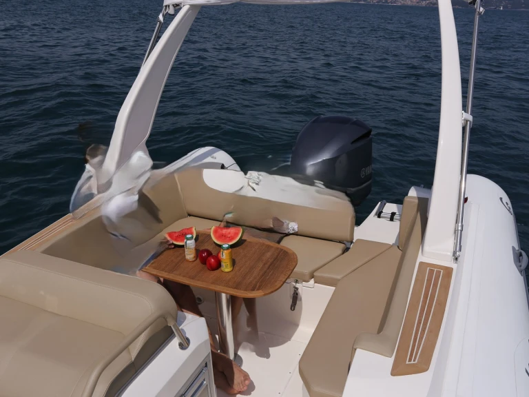 Hire a Capelli capelli 800 sun Hyères