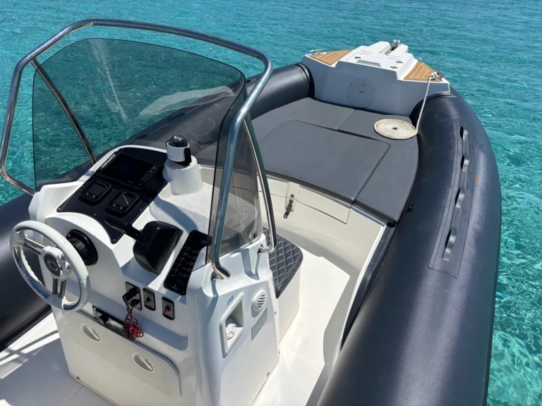 Hire a Capelli Capelli 700 Porto-Vecchio