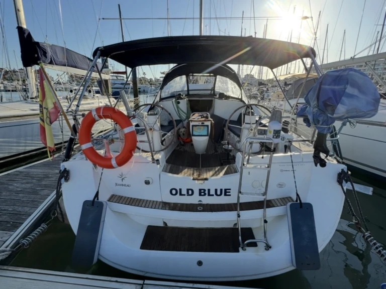Hire a Jeanneau Sun Odyssey 42i El Puerto de Santa María