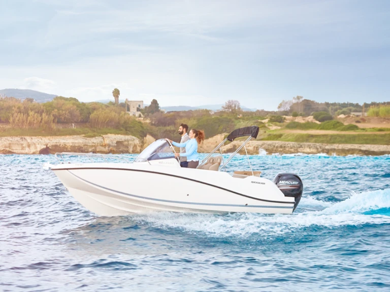 Hire a Quicksilver Activ 605 Sundeck Llançà