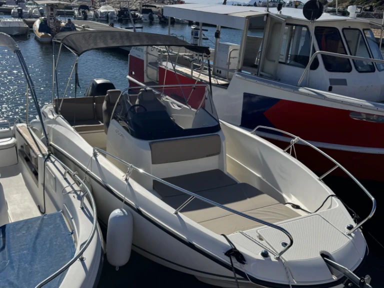 Yacht hire Six-Fours-les-Plages cheap Quicksilver 675 Open Activ