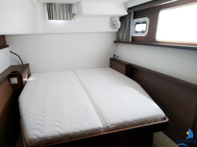 Charter a Lagoon Lagoon 450 F in Paros (Island) on Samboat