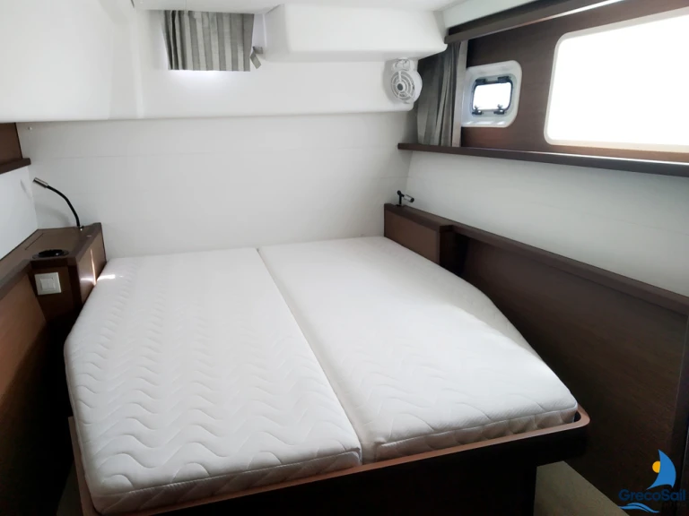 Charter a Lagoon Lagoon 450 F in Paros (Island) on Samboat