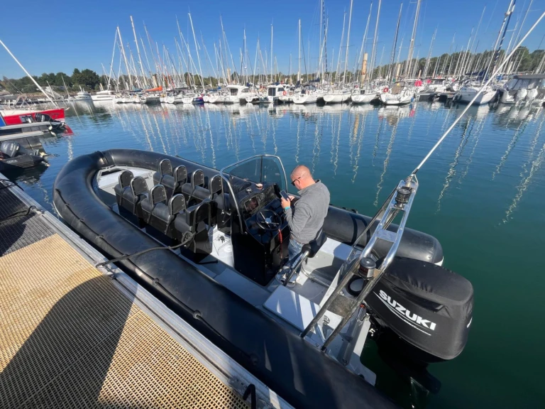 Hire RIB Capelli with a boat licence