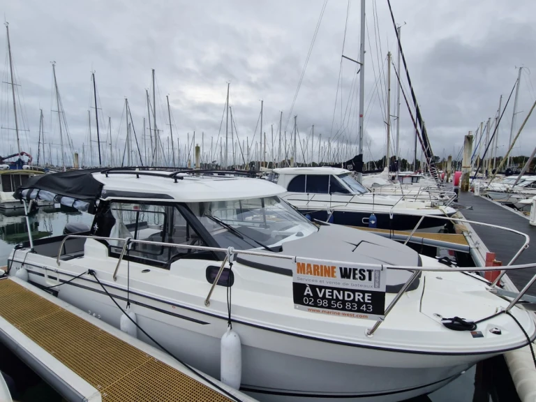 Hire a Jeanneau Merry Fisher 795 Serie 2 La Forêt-Fouesnant