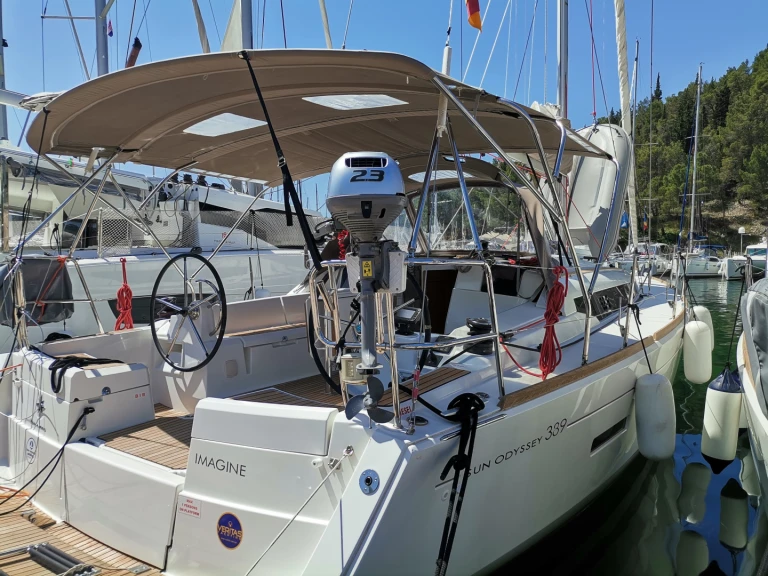 Hire a Jeanneau Sun Odyssey 389 Palma de Mallorca