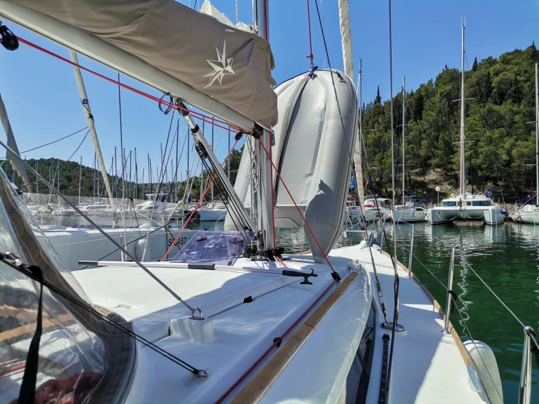 Yacht hire Palma de Mallorca cheap Sun Odyssey 389