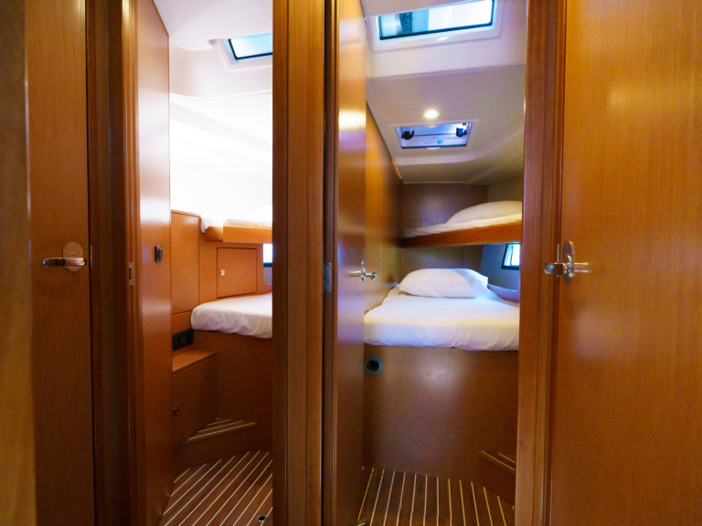 Yacht hire Lefkáda cheap Bavaria C45