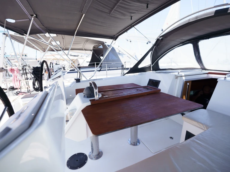 Sailboat hire in Lefkáda - Bavaria Bavaria C45