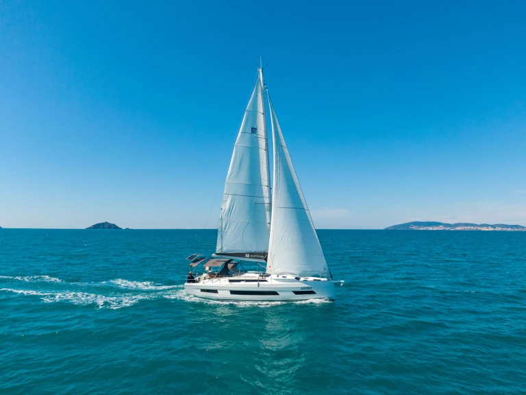 Yacht charter Piombino - Dufour Dufour 41 on SamBoat