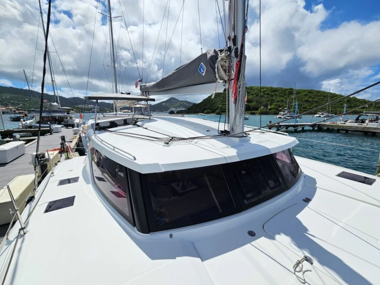 Charter a Fountaine Pajot Isla 40 in Frenchtown on Samboat