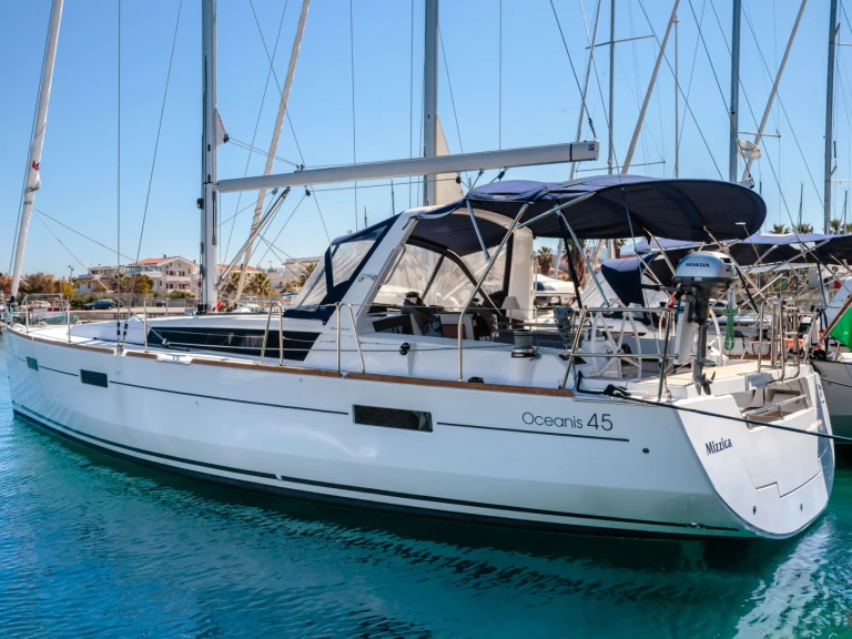 Yacht charter Villa San Giovanni - Bénéteau Oceanis 45 on SamBoat