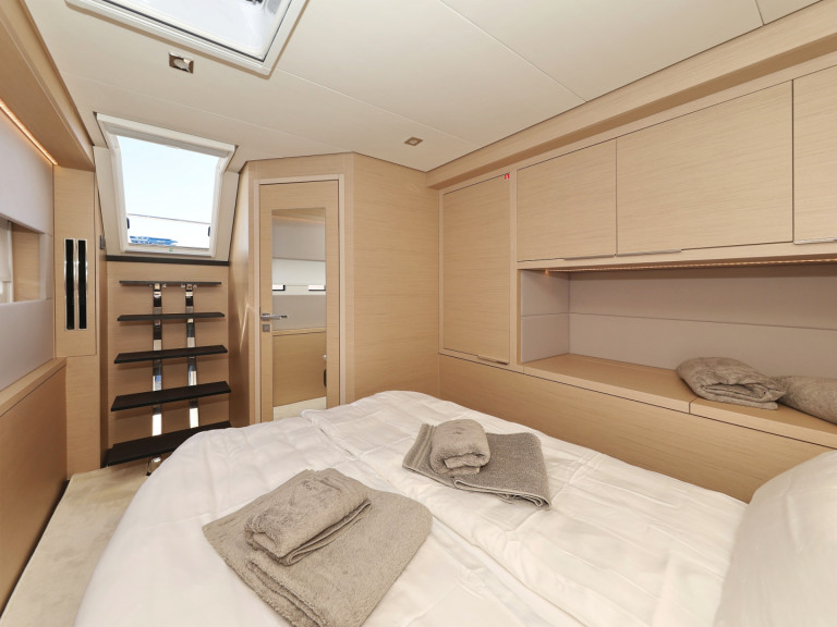 Catamaran hire in Split - Lagoon Lagoon 55_5 Cabins