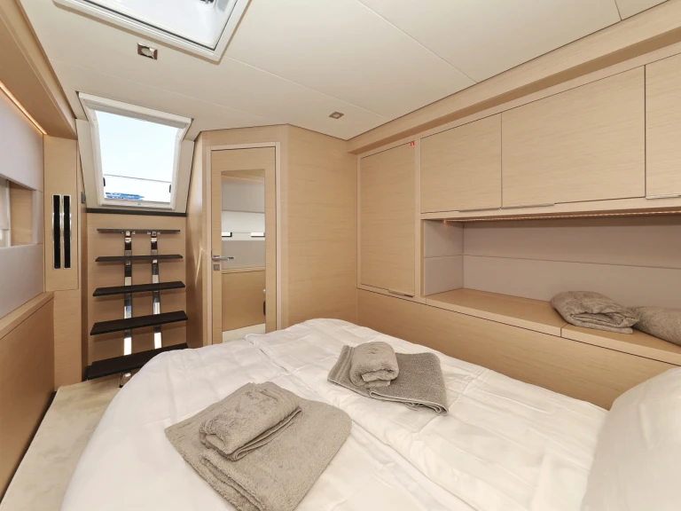 Catamaran hire in Split - Lagoon Lagoon 55_5 Cabins