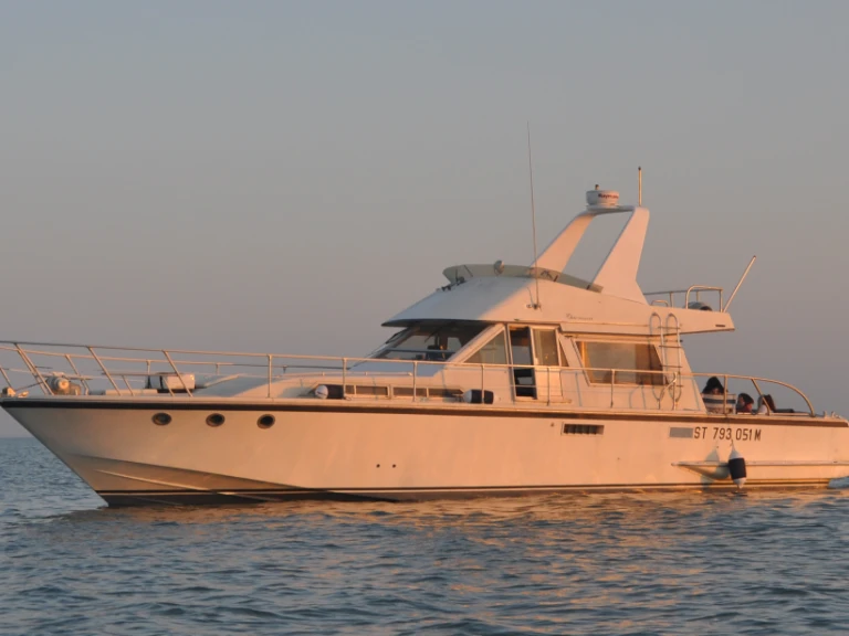 Motorboat hire in La Rochelle - Guy Couach Guy Couach 1400 Fly