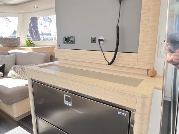 Catamaran to hire Puerto Deportivo Ayamonte at the best price