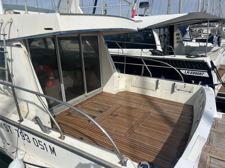 Charter a Guy Couach Guy Couach 1400 Fly in La Rochelle on Samboat
