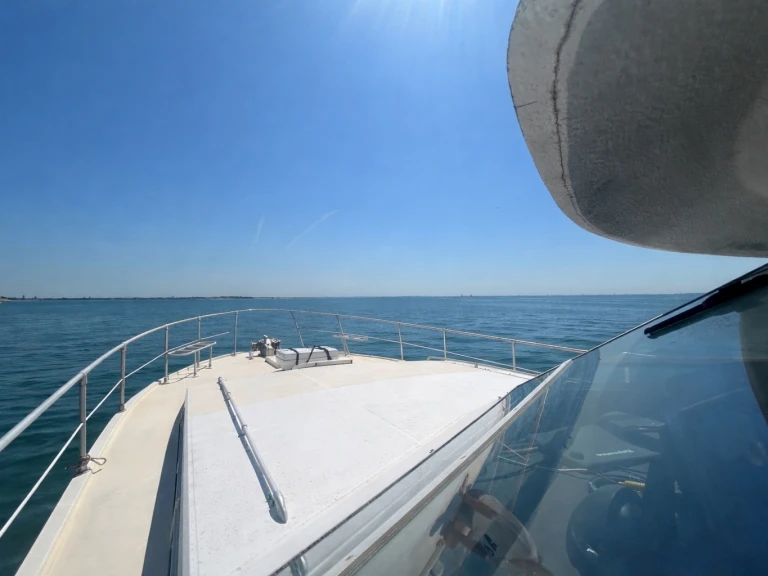 Hire Motorboat with or without skipper Guy Couach La Rochelle