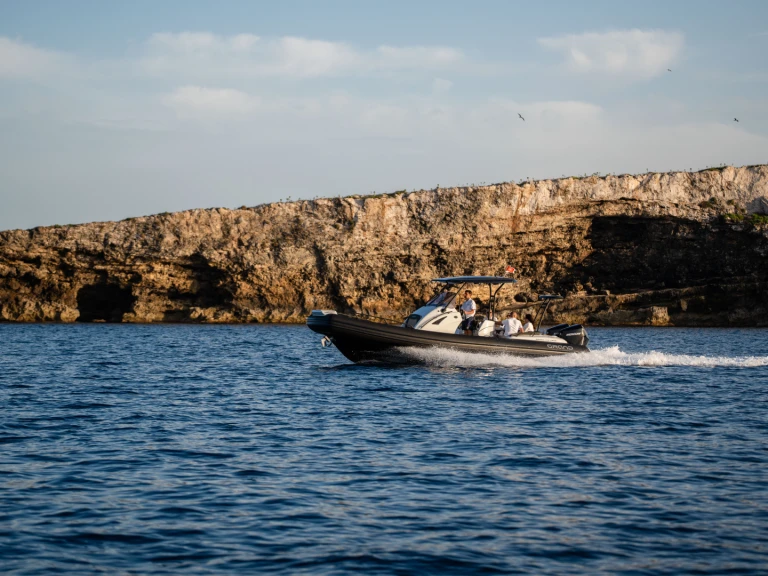 Charter a Grand Boats Golden Line G850LF in Il-Kalkara on Samboat