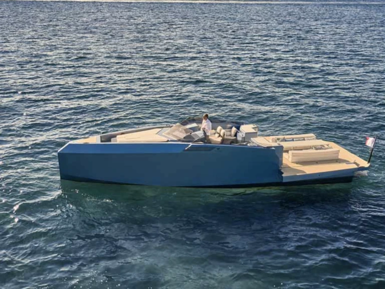 Hire a Alium 42 S Cannes