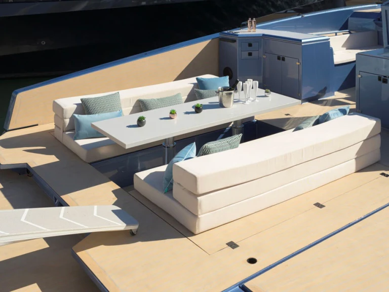 Charter a Alium 42 S in Cannes on Samboat
