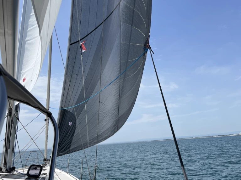 Sailboat hire in Port-Camargue - Dufour Dufour 470