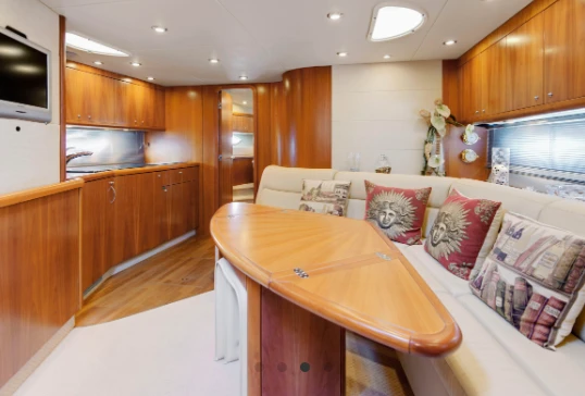 Hire Motorboat Sunseeker with a boat licence