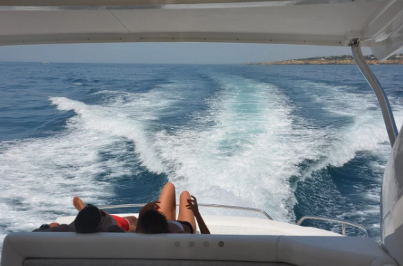 Charter a Sunseeker San Remo 53 in Vilamoura on Samboat