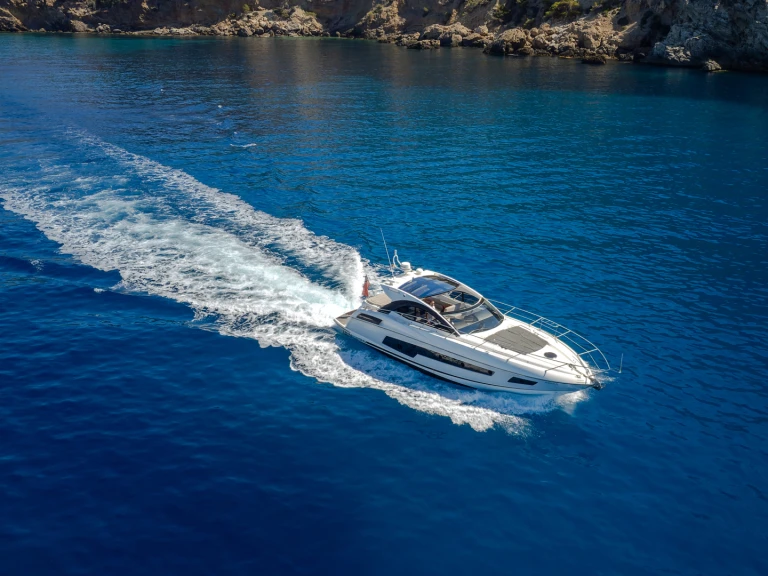 Motorboat hire in Vilamoura - Sunseeker San Remo 53